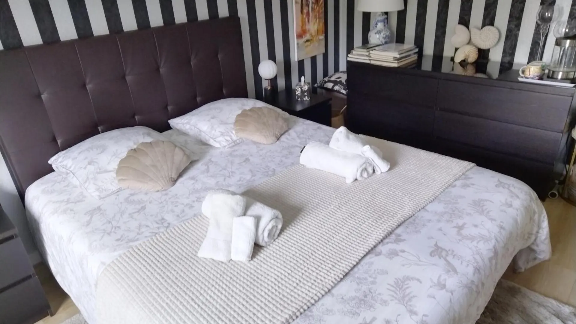 Couette-café Bed and Breakfast Chez Helene à Saint-Coulomb